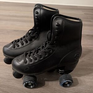 C SEVEN Black Quad Roller Skates
